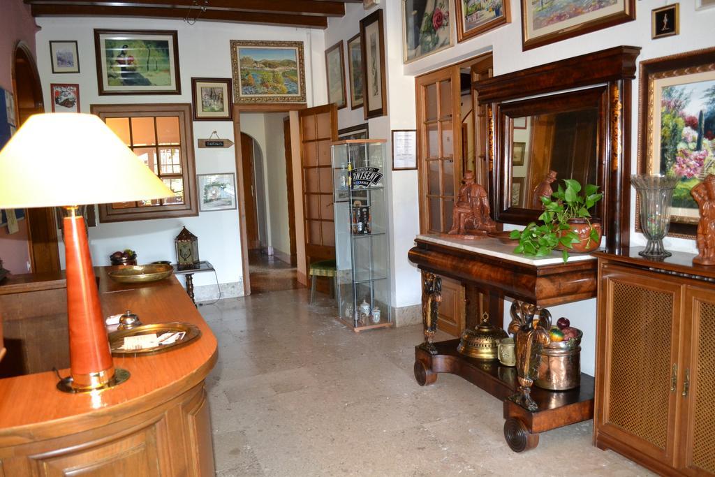 Hostal De La Gloria Viladrau Buitenkant foto
