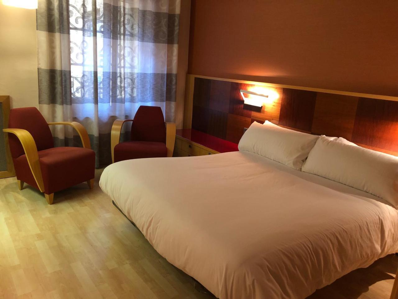 Hostal De La Gloria Viladrau Buitenkant foto