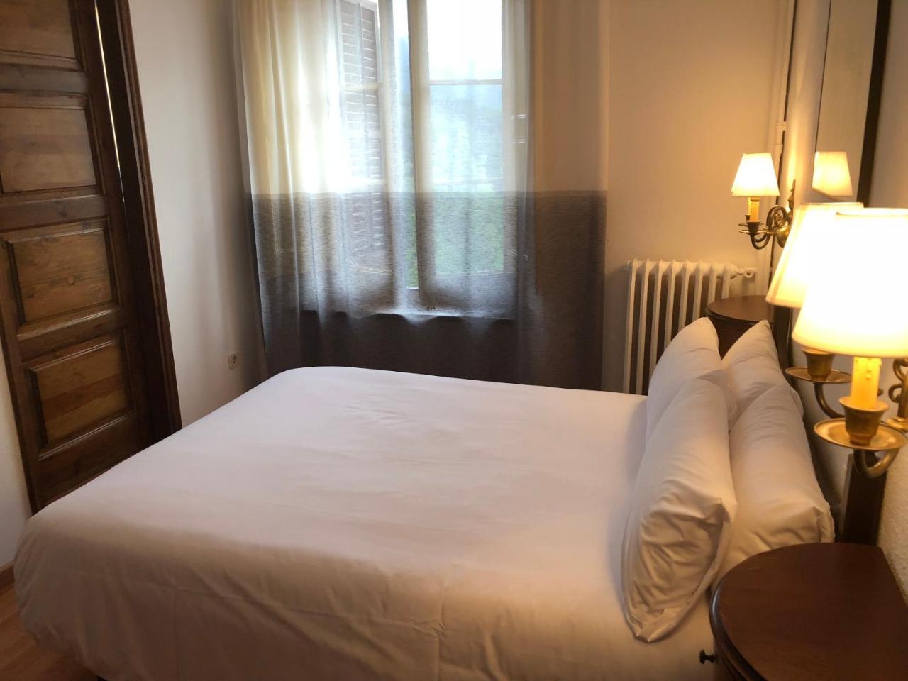 Hostal De La Gloria Viladrau Buitenkant foto